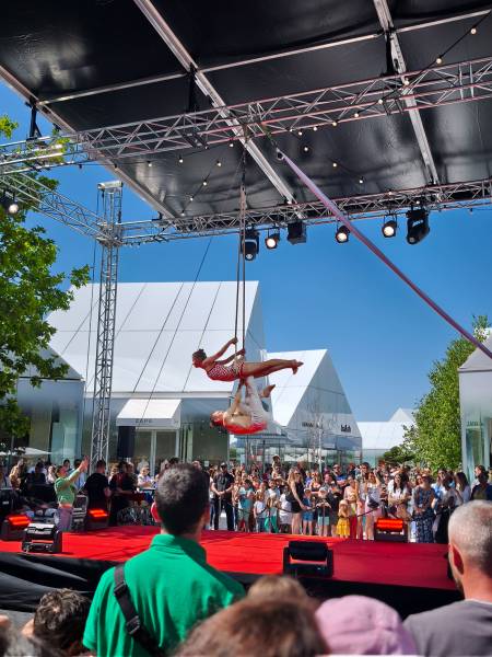 Prestataire technique événementiel à Lyon : retour sur notre prestation réussie pour un spectacle à The Village Outlet