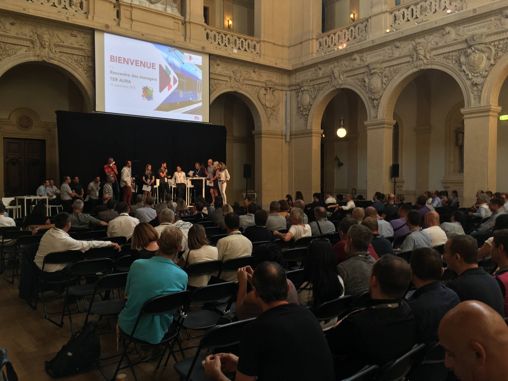 Prestation technique : sonorisation et vidéo pour la conférence SNCF au Palais de la Bourse Lyon 2