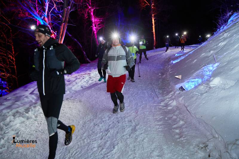 Prestation d'éclairage d'un trail nocturne sur la neige au 2 Alpes