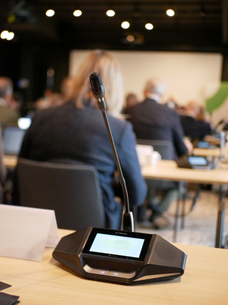 Prestation sonorisation avec installation de 33 kits et micros de conférence au Pullman à Lyon 3