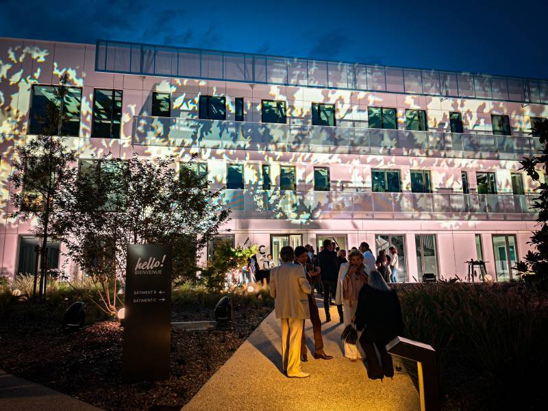 Mise en lumière extérieur et d'un bâtiment avec projection de gobo près de Lyon