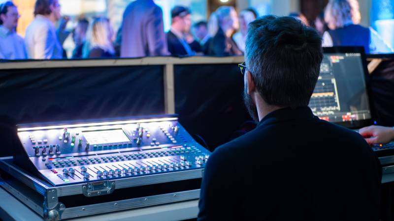 Régie technique pour la gestion de l'audio et de la lumière d'un événement professionnel à Lyon