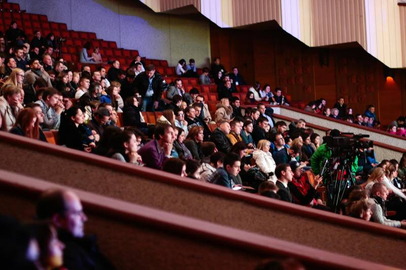 Location de sono pour les conférences et séminaires à Lyon : nos solutions expertes