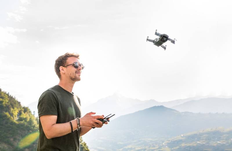 Prestation vue aérienne d'un événement avec streaming en direct sur internet avec un pilote de drone à Lyon