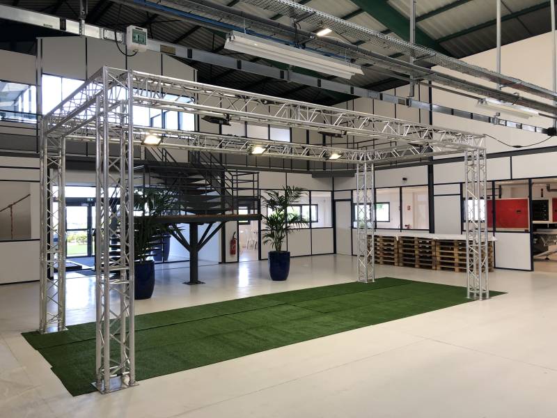 Location structure aluminium avec installation en rectangle pour un stand