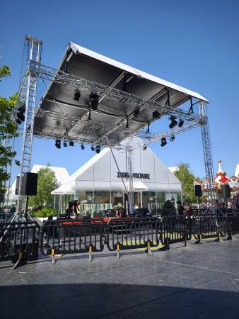 Notre zone d'activité pour ce service Installation audio complète pour soirée festive avec caissons de basse, satellites et traitement anti-larsen intégré